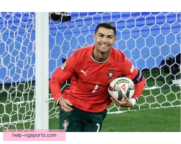 C罗传奇再续：从足坛天才到全球足球偶像的辉煌之路